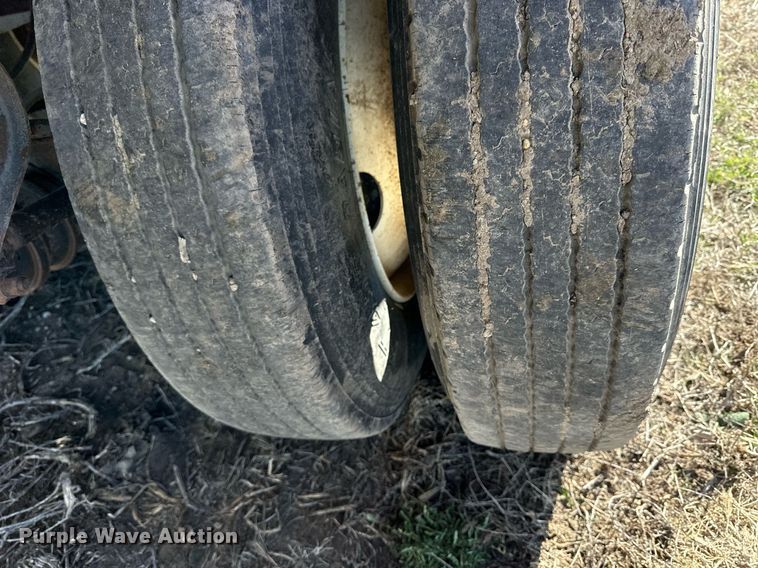 image for item DQ6730 2009 Neville Built grain trailer