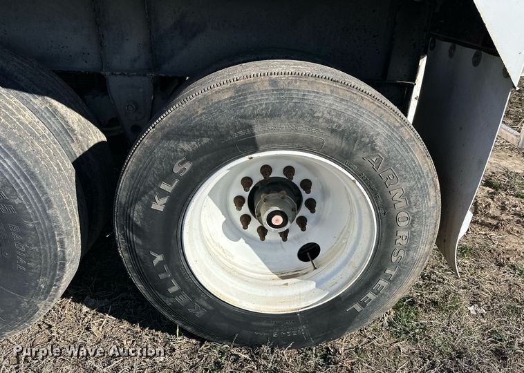 image for item DQ6730 2009 Neville Built grain trailer