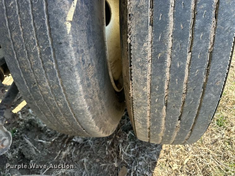 image for item DQ6730 2009 Neville Built grain trailer