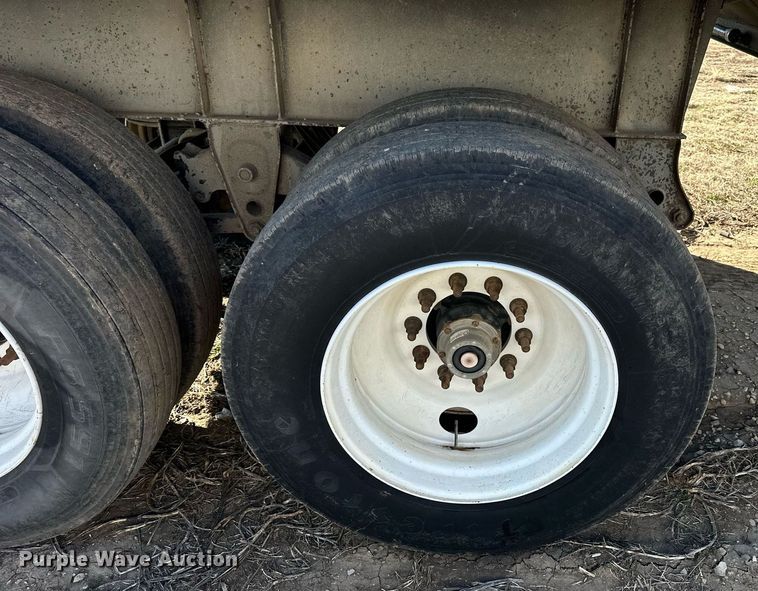 image for item DQ6730 2009 Neville Built grain trailer