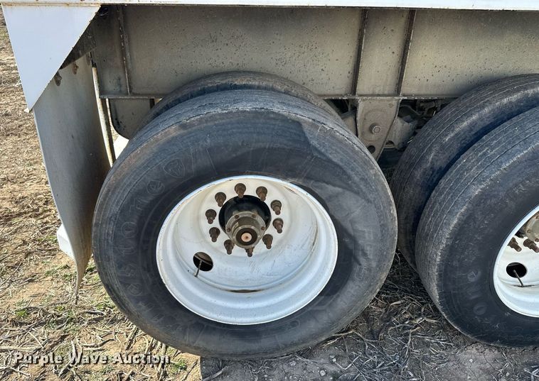 image for item DQ6730 2009 Neville Built grain trailer