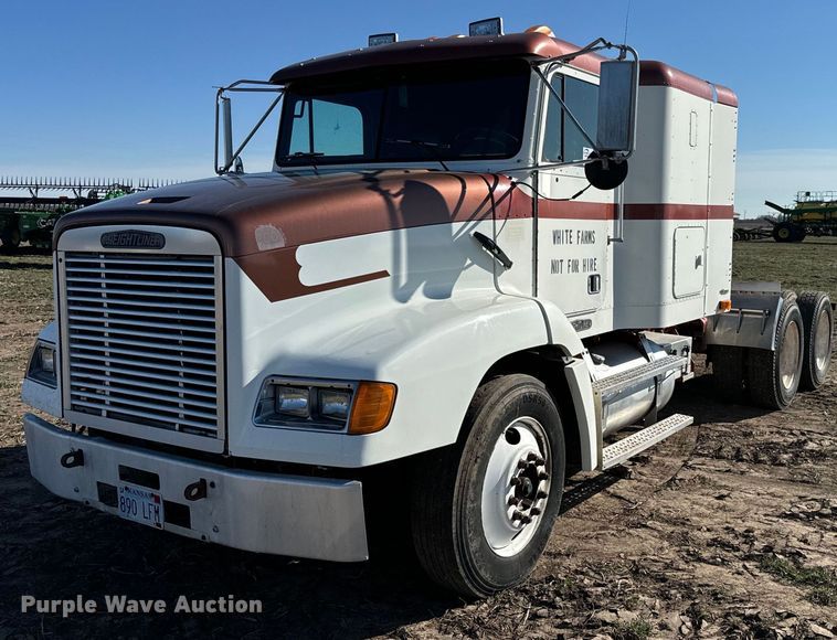 image for item DQ6731 1996 Freightliner  semi truck