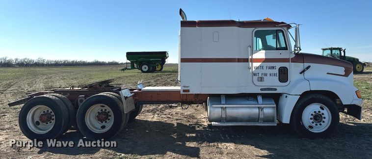 image for item DQ6731 1996 Freightliner  semi truck