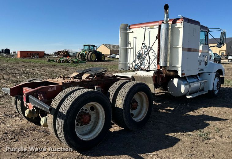 image for item DQ6731 1996 Freightliner  semi truck