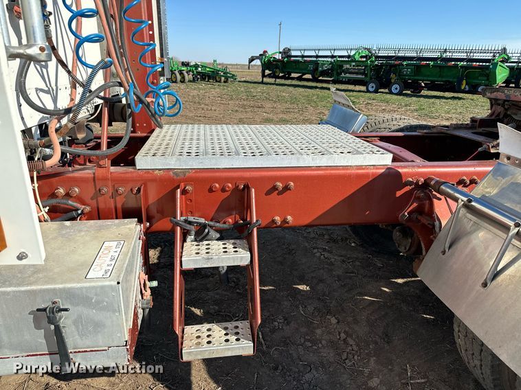 image for item DQ6731 1996 Freightliner  semi truck