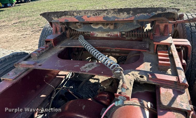 image for item DQ6731 1996 Freightliner  semi truck