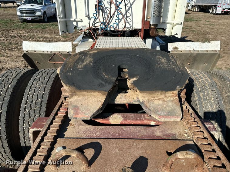 image for item DQ6731 1996 Freightliner  semi truck