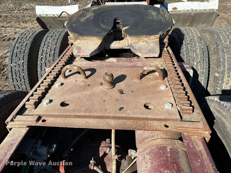 image for item DQ6731 1996 Freightliner  semi truck