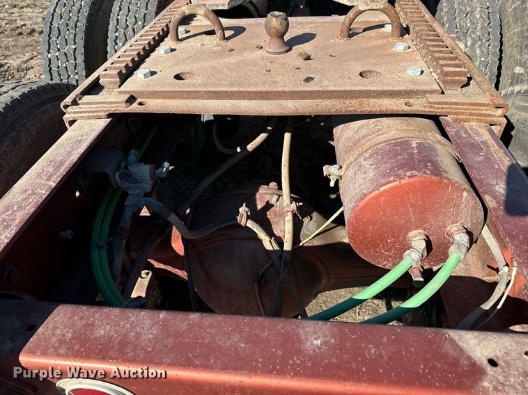 image for item DQ6731 1996 Freightliner  semi truck