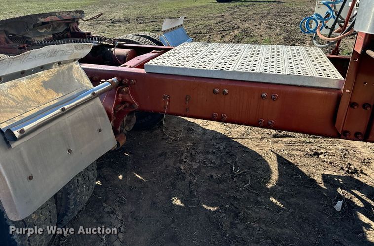 image for item DQ6731 1996 Freightliner  semi truck