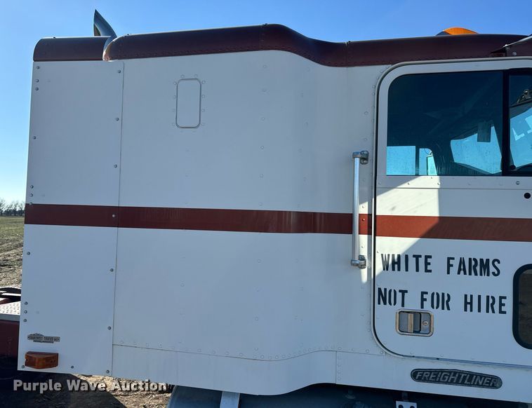 image for item DQ6731 1996 Freightliner  semi truck