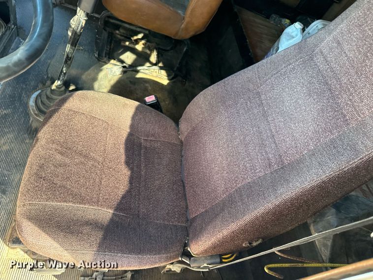 image for item DQ6731 1996 Freightliner  semi truck