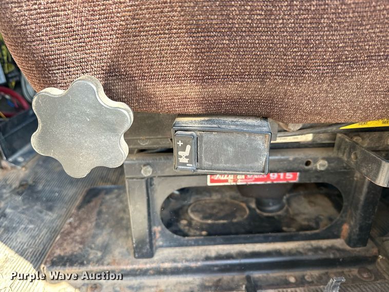 image for item DQ6731 1996 Freightliner  semi truck