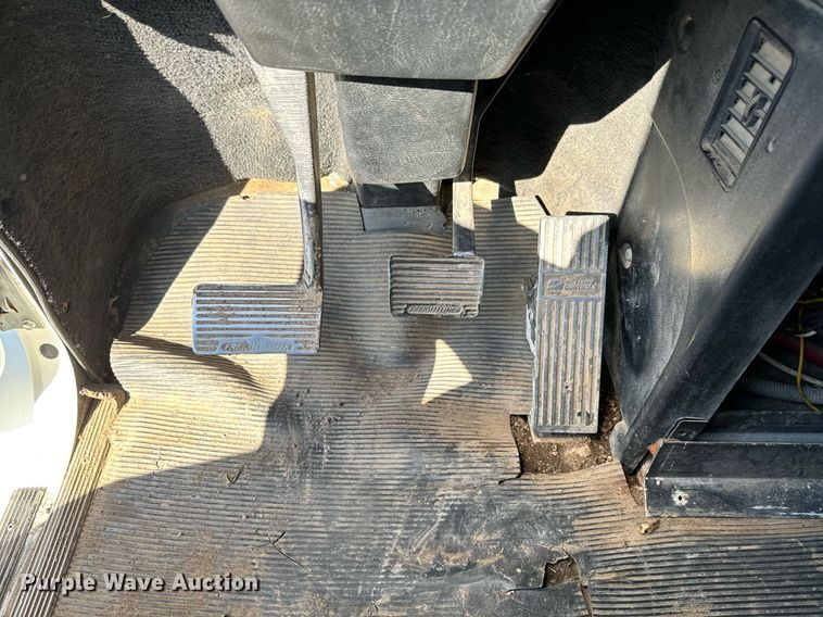 image for item DQ6731 1996 Freightliner  semi truck