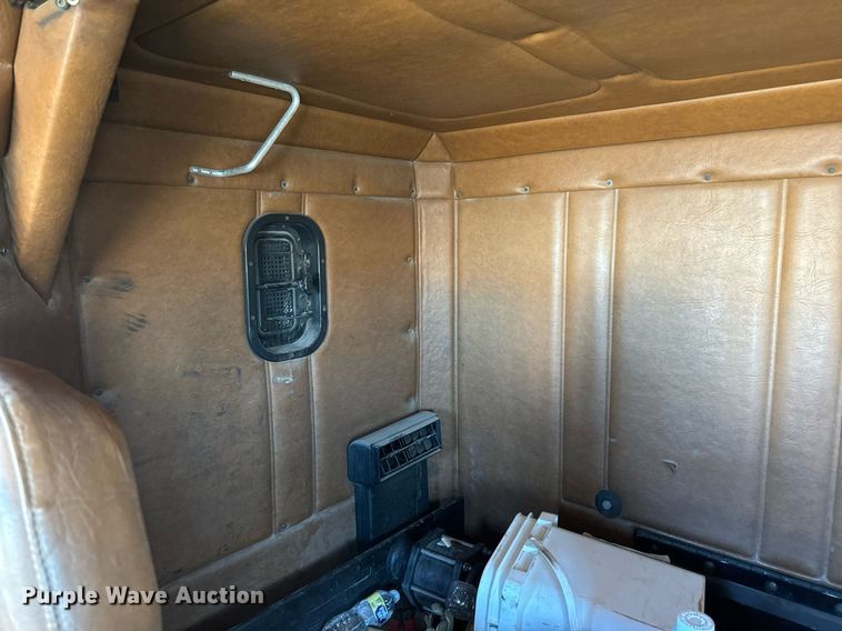 image for item DQ6731 1996 Freightliner  semi truck