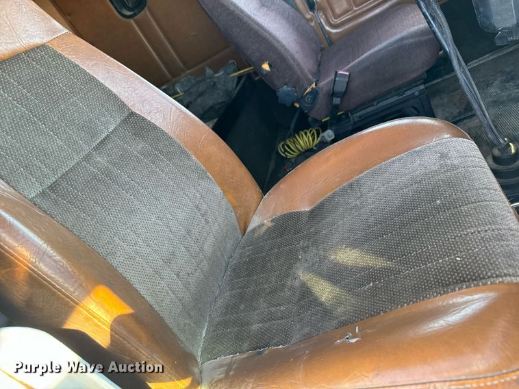 image for item DQ6731 1996 Freightliner  semi truck