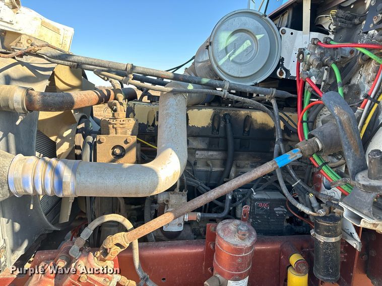 image for item DQ6731 1996 Freightliner  semi truck