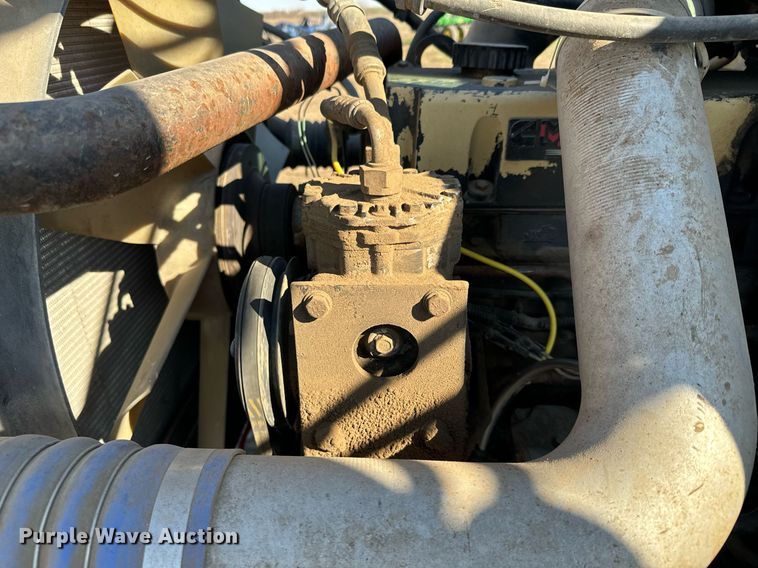 image for item DQ6731 1996 Freightliner  semi truck