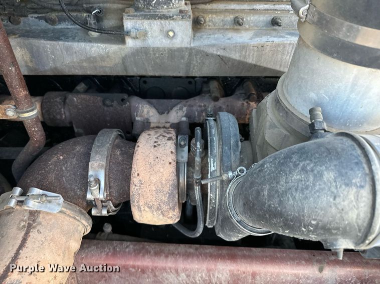 image for item DQ6731 1996 Freightliner  semi truck