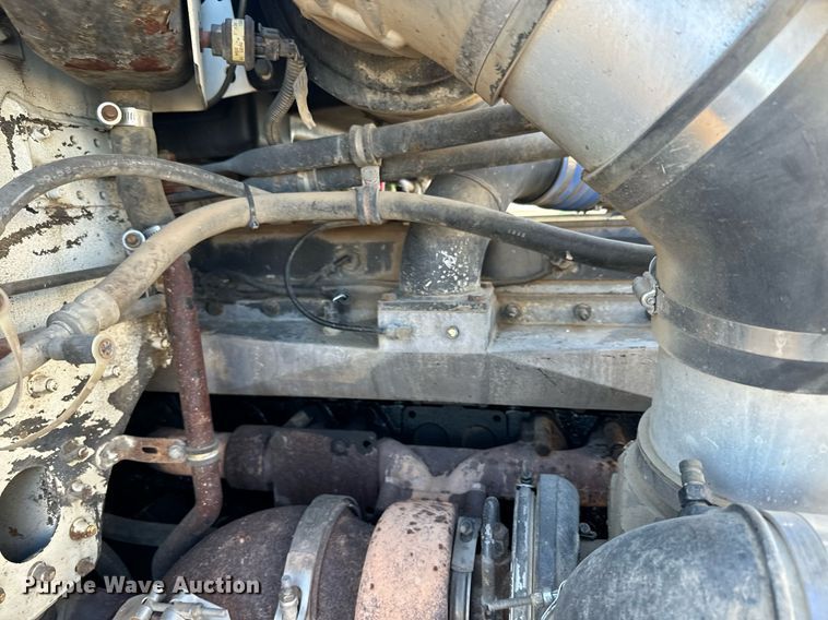 image for item DQ6731 1996 Freightliner  semi truck