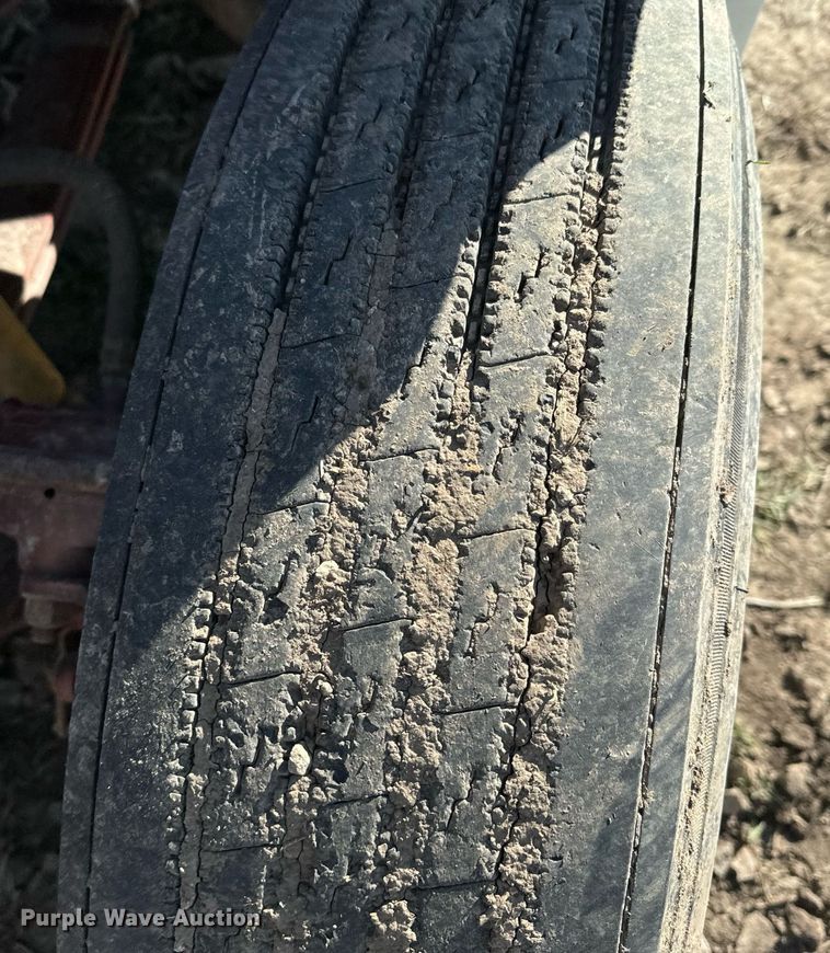 image for item DQ6731 1996 Freightliner  semi truck