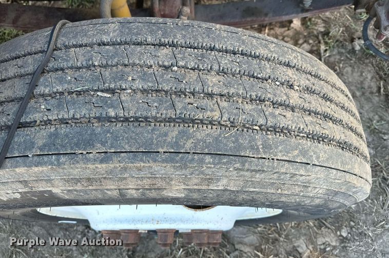 image for item DQ6731 1996 Freightliner  semi truck