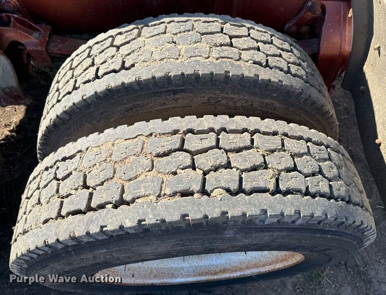 image for item DQ6731 1996 Freightliner  semi truck