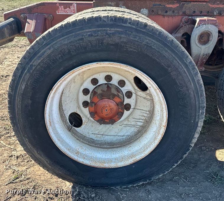 image for item DQ6731 1996 Freightliner  semi truck