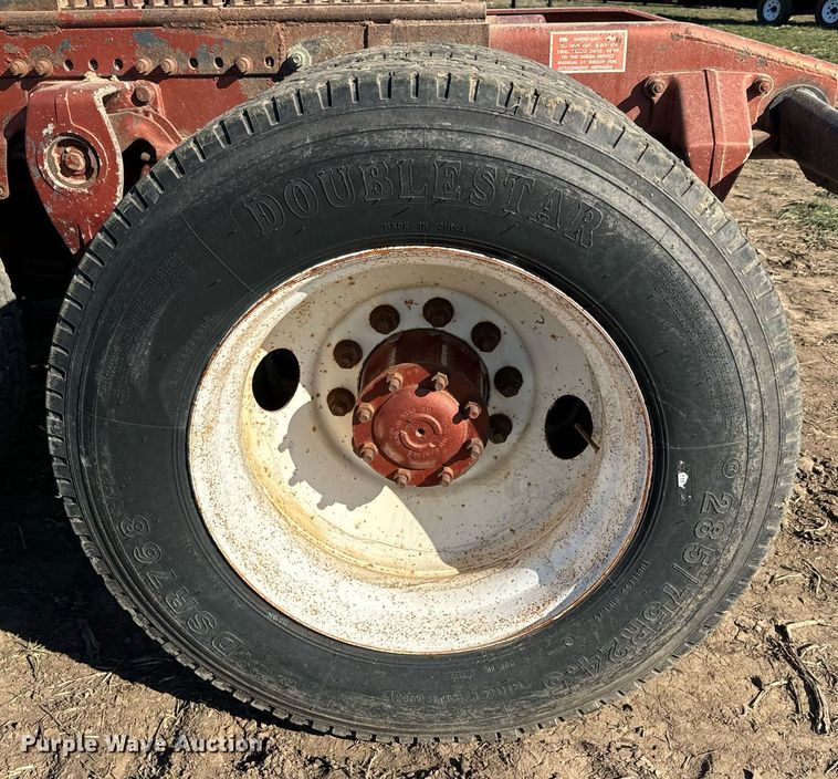 image for item DQ6731 1996 Freightliner  semi truck