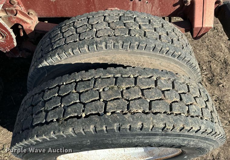 image for item DQ6731 1996 Freightliner  semi truck