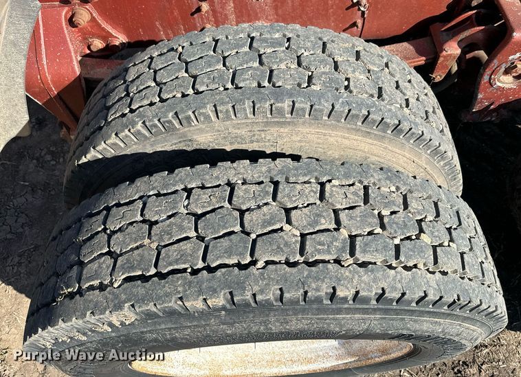 image for item DQ6731 1996 Freightliner  semi truck