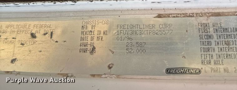 image for item DQ6731 1996 Freightliner  semi truck