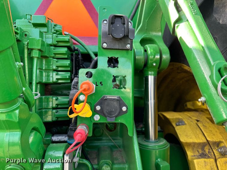 image for item DQ6732 2018 John Deere 8400R MFWD tractor