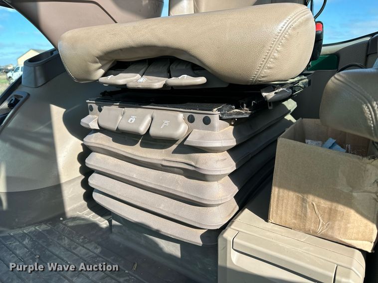 image for item DQ6732 2018 John Deere 8400R MFWD tractor