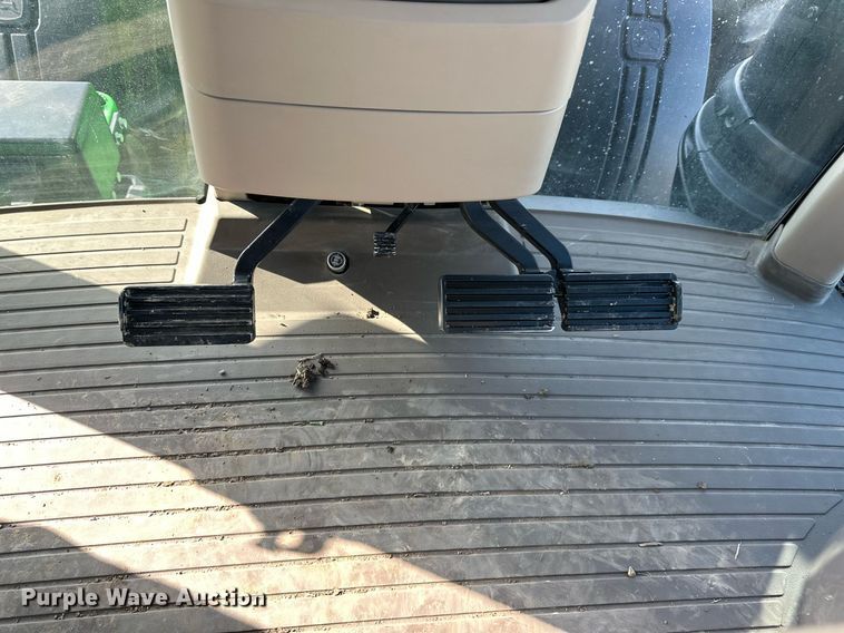 image for item DQ6732 2018 John Deere 8400R MFWD tractor