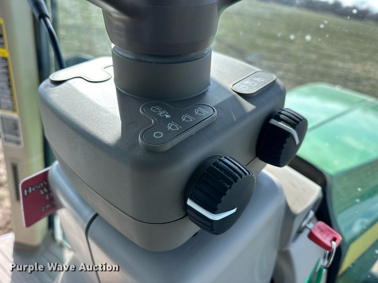 image for item DQ6732 2018 John Deere 8400R MFWD tractor