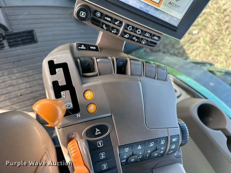 image for item DQ6732 2018 John Deere 8400R MFWD tractor