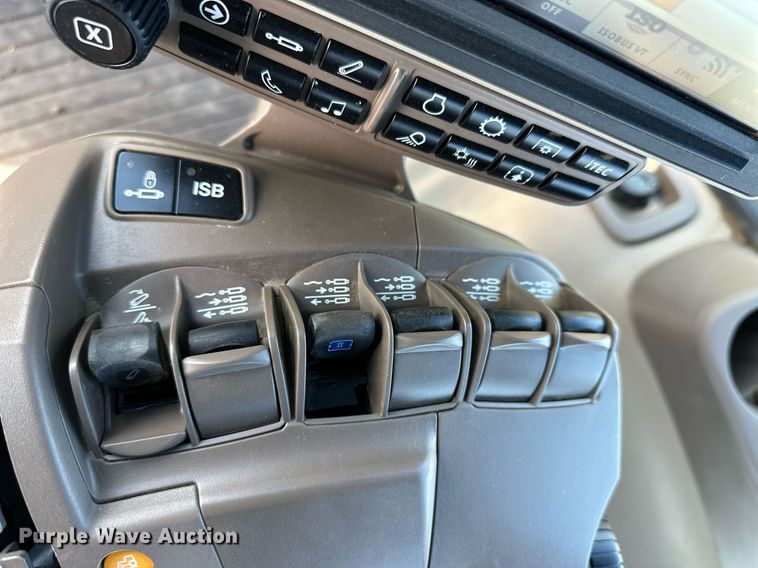 image for item DQ6732 2018 John Deere 8400R MFWD tractor