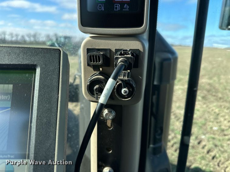 image for item DQ6732 2018 John Deere 8400R MFWD tractor