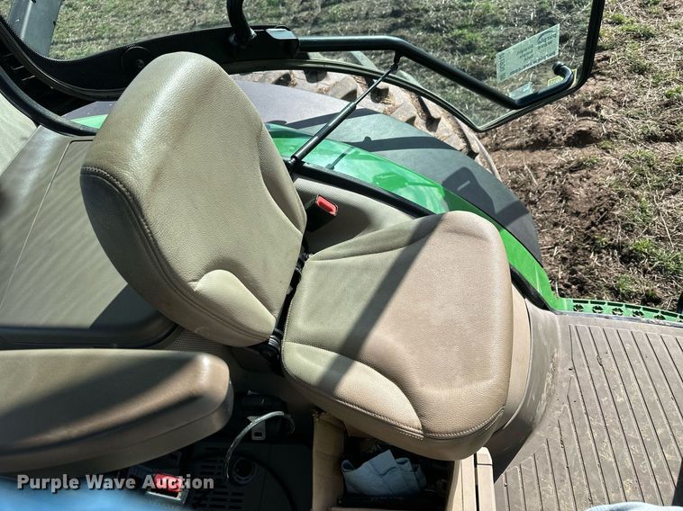 image for item DQ6732 2018 John Deere 8400R MFWD tractor