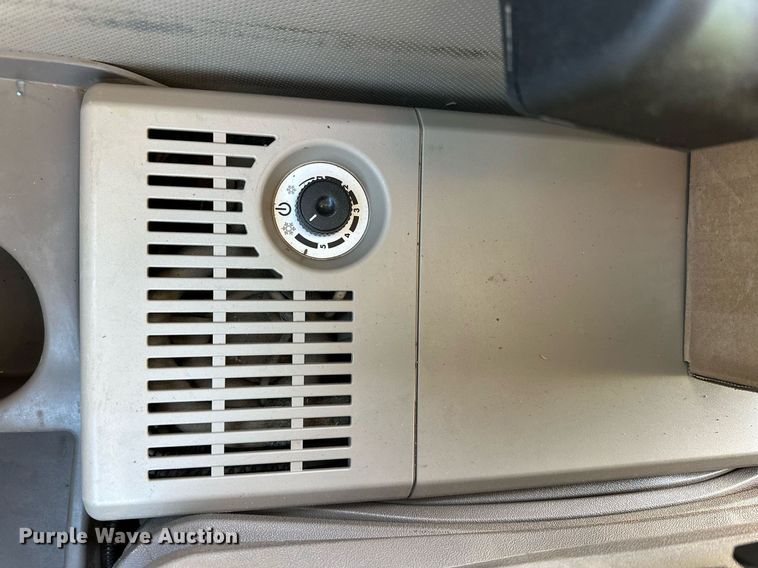 image for item DQ6732 2018 John Deere 8400R MFWD tractor