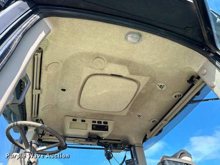 image for item DQ6732 2018 John Deere 8400R MFWD tractor