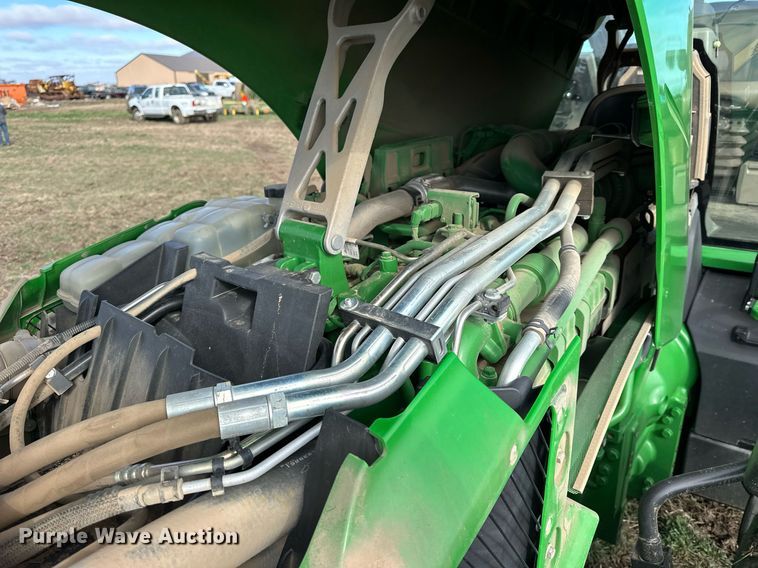 image for item DQ6732 2018 John Deere 8400R MFWD tractor