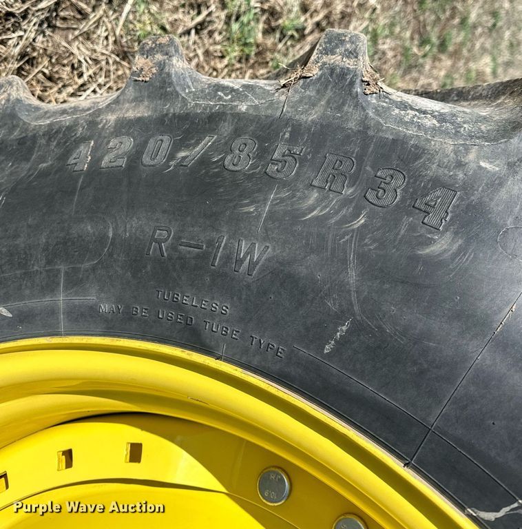 image for item DQ6732 2018 John Deere 8400R MFWD tractor