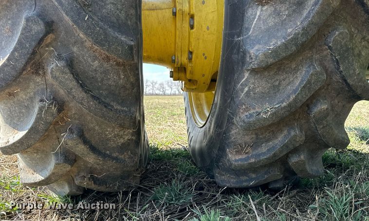 image for item DQ6732 2018 John Deere 8400R MFWD tractor