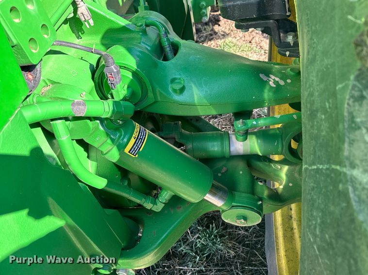 image for item DQ6732 2018 John Deere 8400R MFWD tractor