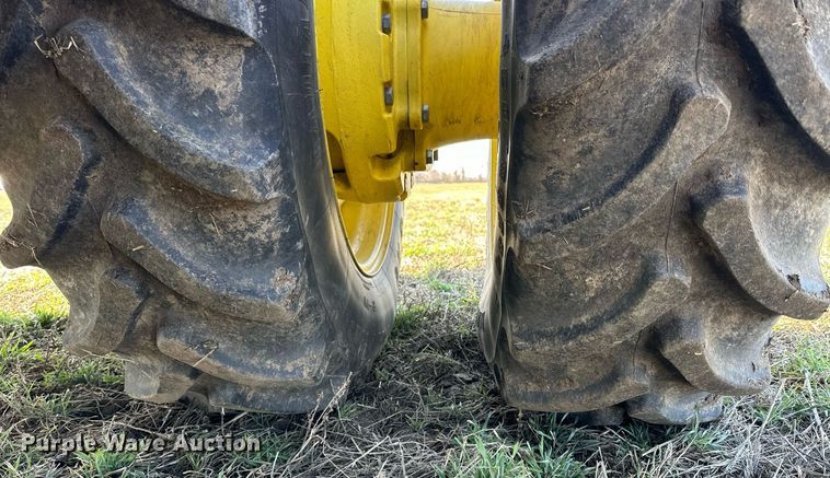 image for item DQ6732 2018 John Deere 8400R MFWD tractor