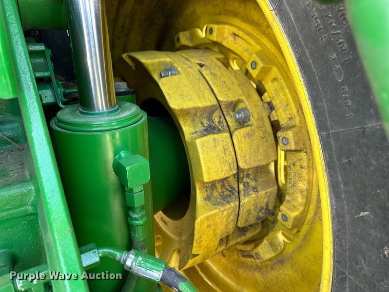 image for item DQ6732 2018 John Deere 8400R MFWD tractor