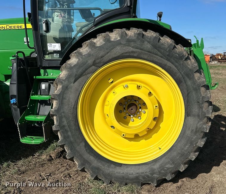 image for item DQ6732 2018 John Deere 8400R MFWD tractor