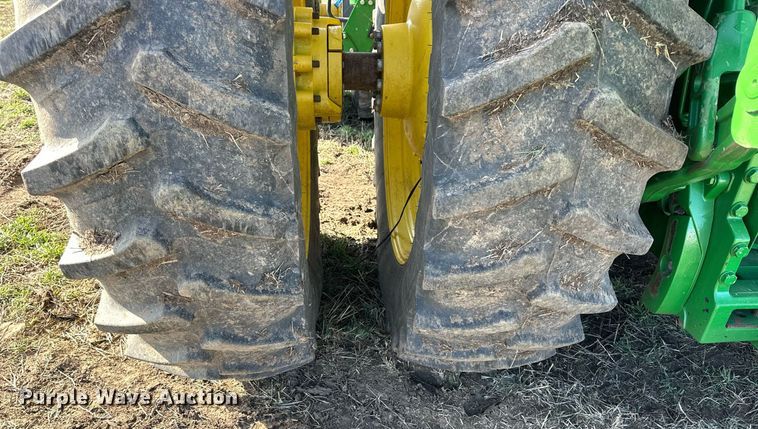 image for item DQ6732 2018 John Deere 8400R MFWD tractor